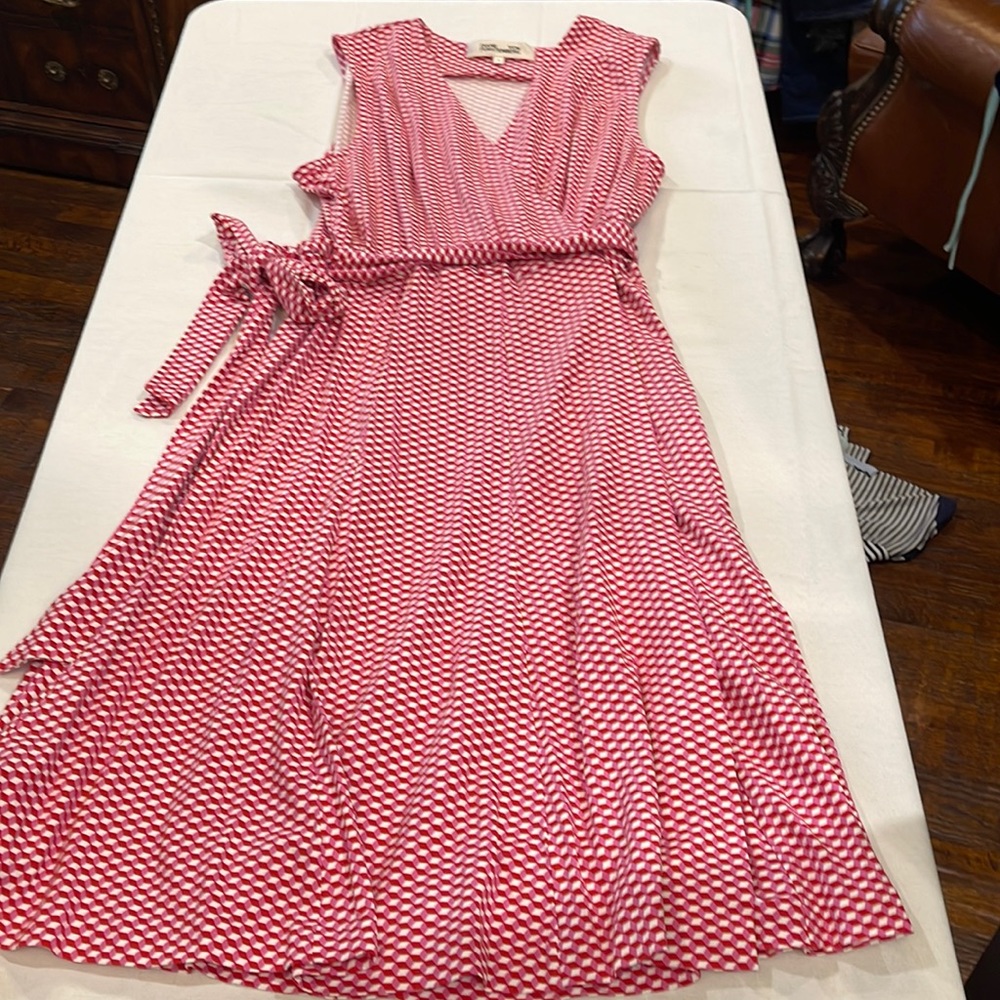 Diane Vin Furstenberg sleeveless wrap dress